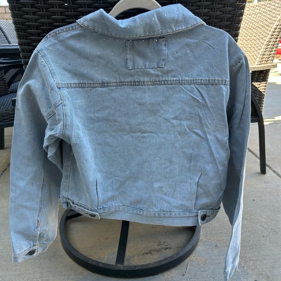 Tilly’s Bling Jean Jacket , size M, NWT, light blue color, 4 total pockets - Picture 5 of 5